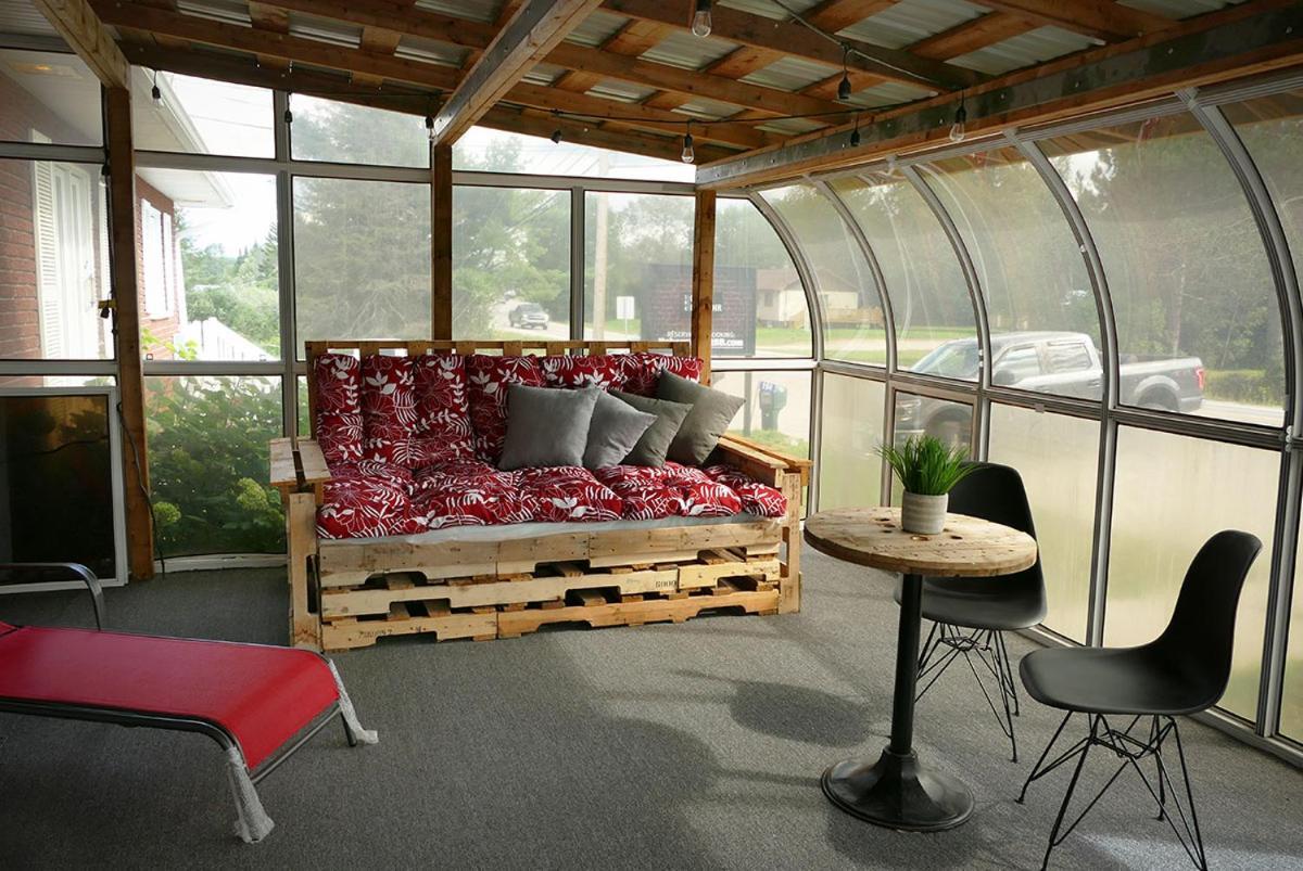 Le Chic Motel Maniwaki Eksteriør billede